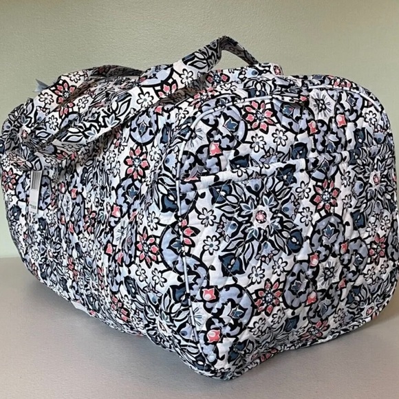 Brand New with Tags Vera Bradley Large Traveler Duffel - Picture 4 of 8